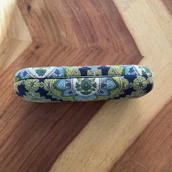 VERA BRADLEY eyeglass case ๐๐ถ! - Picture 7 of 10
